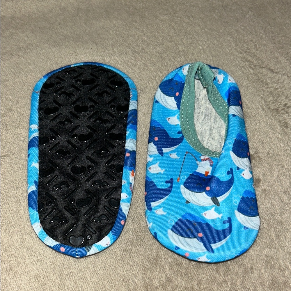 Playful Whale Pattern Shoe Slides [Grip Bottoms 2/3Y]